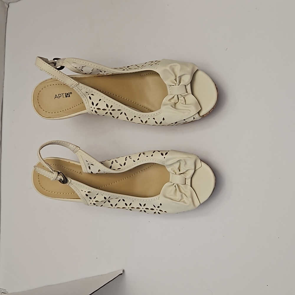 APT.9 kids 8.5 whit platform